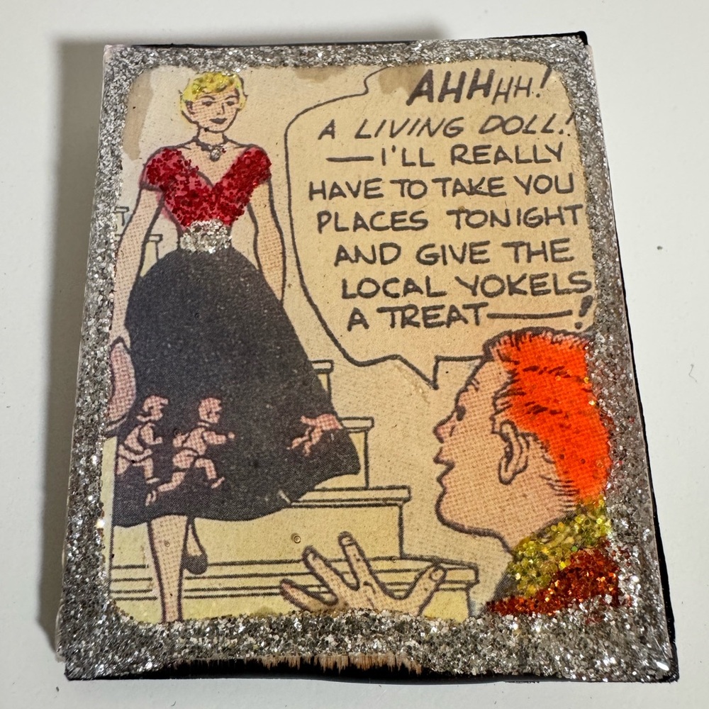 Handmade Vintage Comic Pop Art Brooch Silver Glitter Living Doll Retro Pin‎
